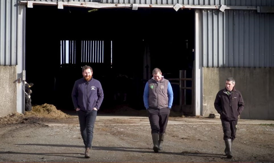 George Goes Dairy Farming -  Seamus Cullen and Clive Whelan in Wexford.