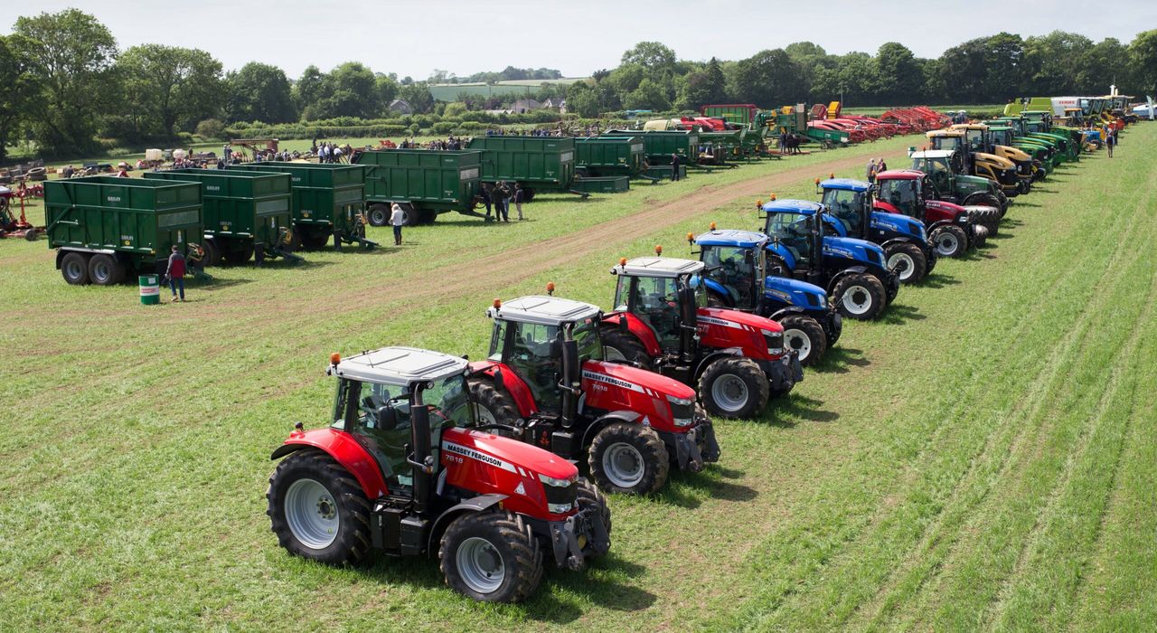 Auction report: Big fleet of tractors sold by one contractor
