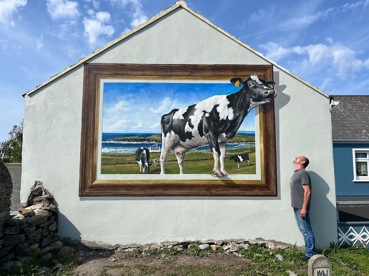 'Escaping cow' mural draws the crowds to Co. Clare