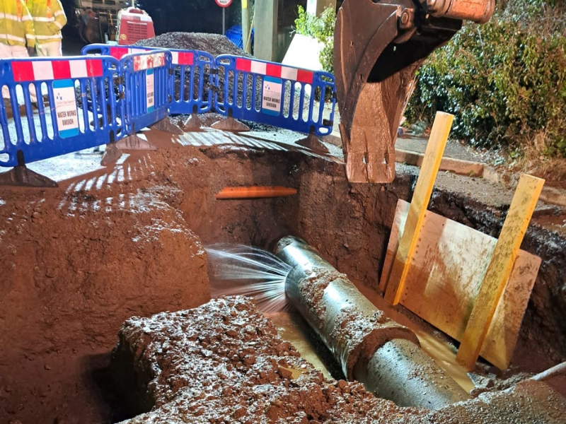 Uisce Éireann warns public to report leaks following pipe burst