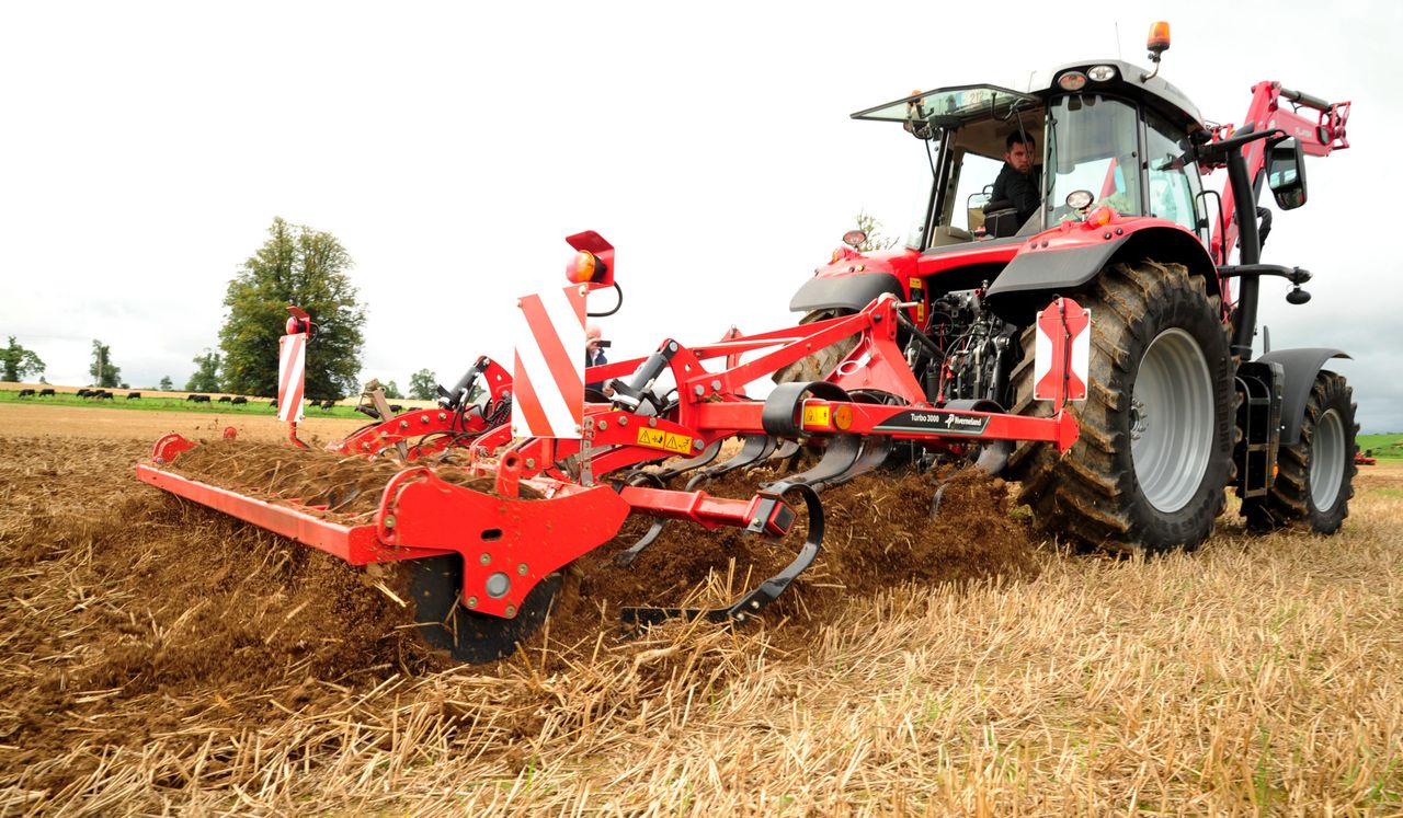 Watch: Kverneland dealer demo day highlights tillage gear