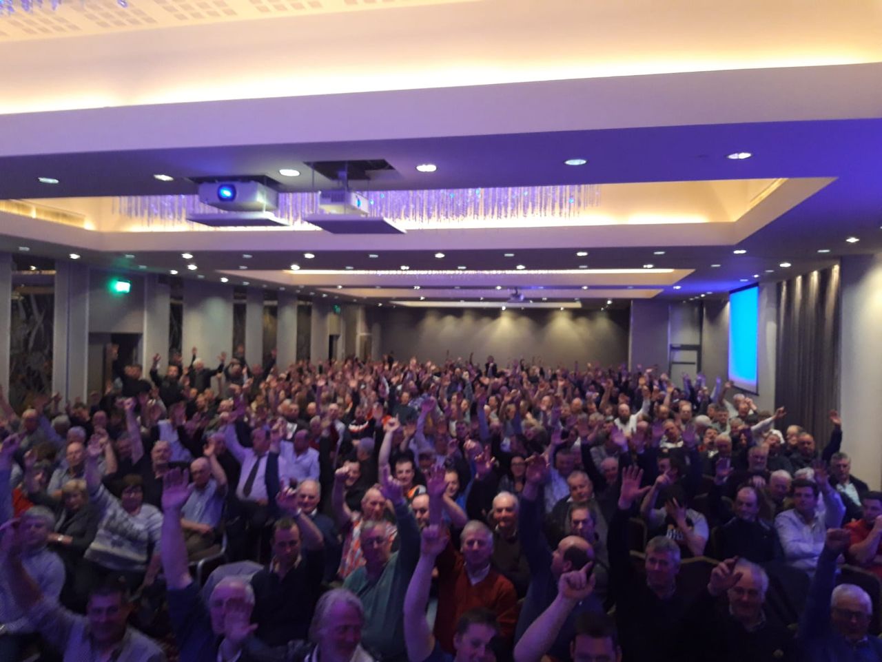 Crowds attend IFOI meeting in Athlone and see 3 mediators elected
