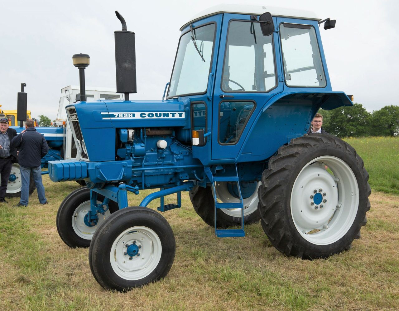 Auction report: Wrapping up a 'blue' treasure trove on a 'high'