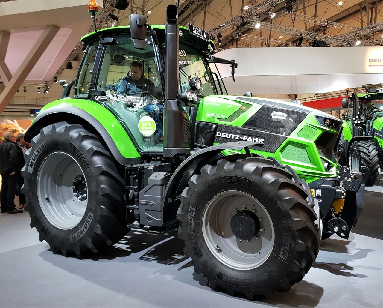 Deutz-Fahr's beefy '4s' reach up to 171hp at Agritechnica 2017