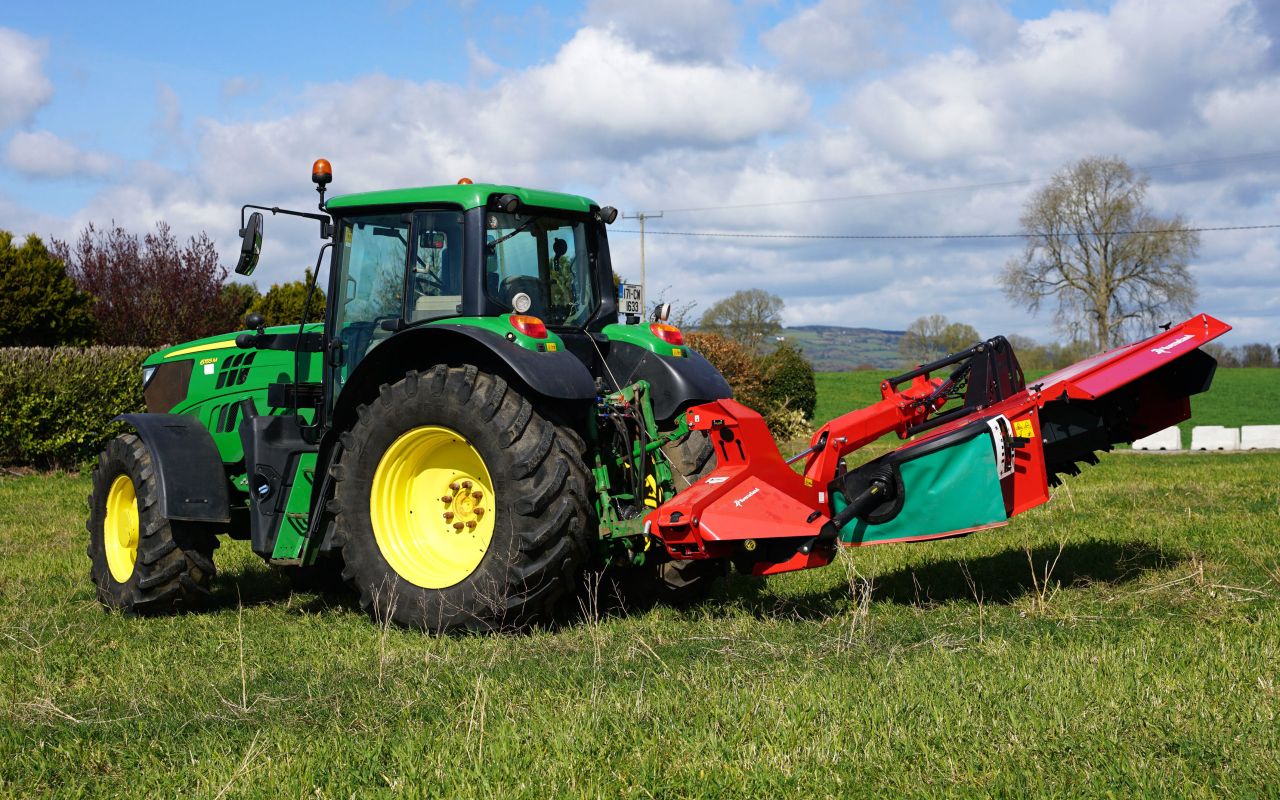 Machinery Focus: Prepping a Kverneland mower for spring