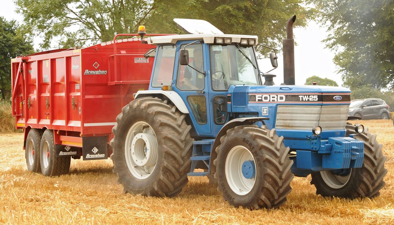 'Old-school' muscle at harvest demo in Co. Waterford