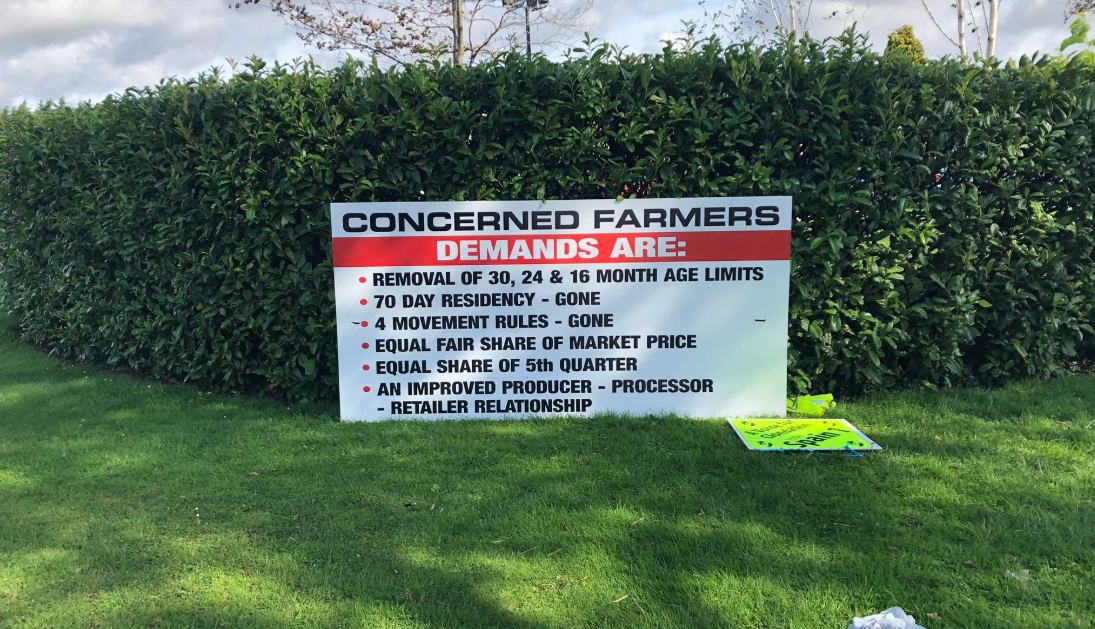 'We shouldn't have to do this' - farmers picket in Wexford