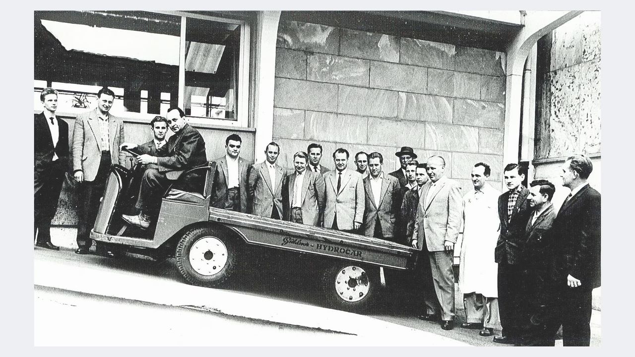 The Guldner Hydrocar is claimed to be the first application of hydrostatic drive. Source: Linde