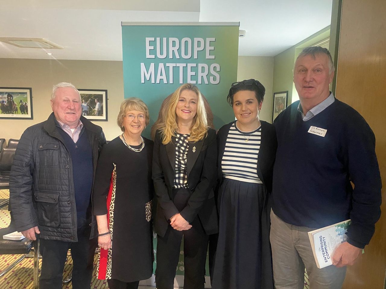 MEP heaps praise on 'community café' initiative to tackle isolation