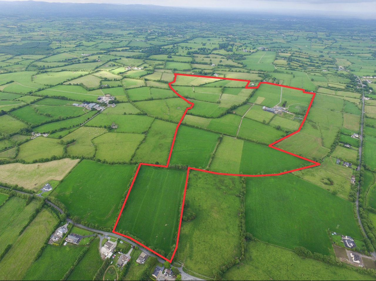 Turnkey residential dairy farm in the heart of the Golden Vale with €16,000 in entitlements