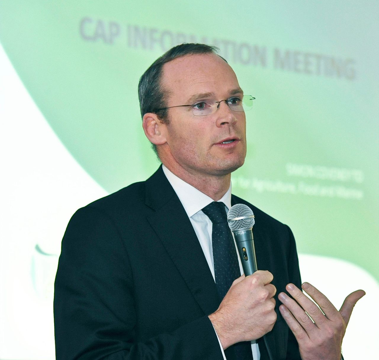 Coveney tells farmers to not fall for 'cheap promises'