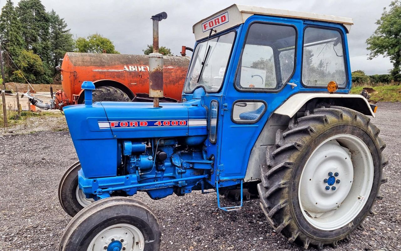 Beara Macra restoring Ford 4000 for fundraiser