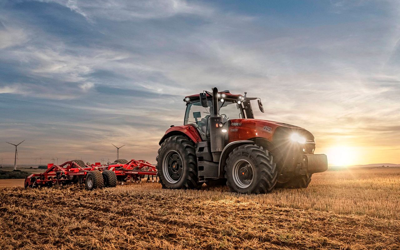 Case boost Magnum tractor range to 435hp