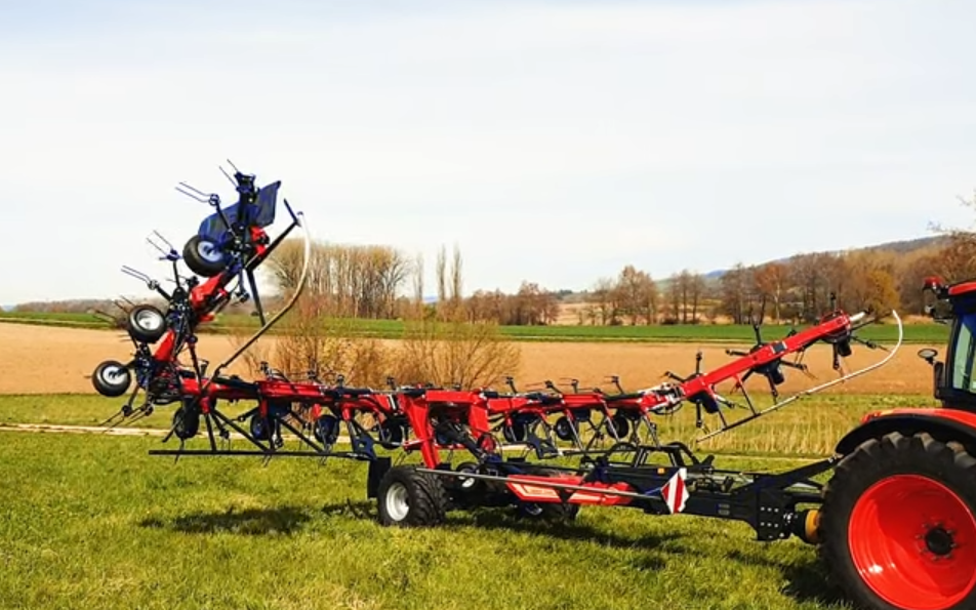 Vicon trailed tedders take the small rotor route