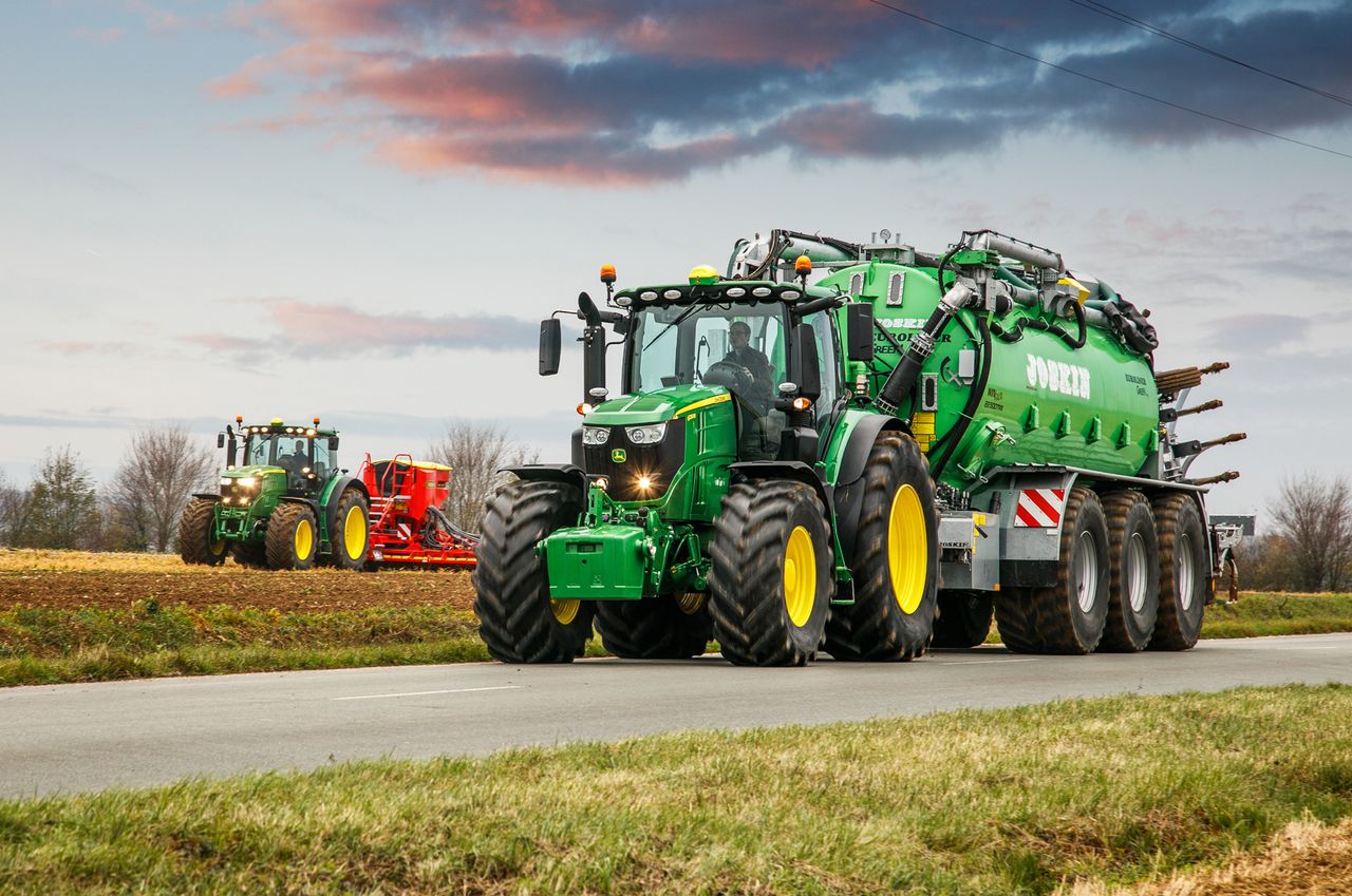 John Deere adds two new 'top of the range' tractors to the 6R Series