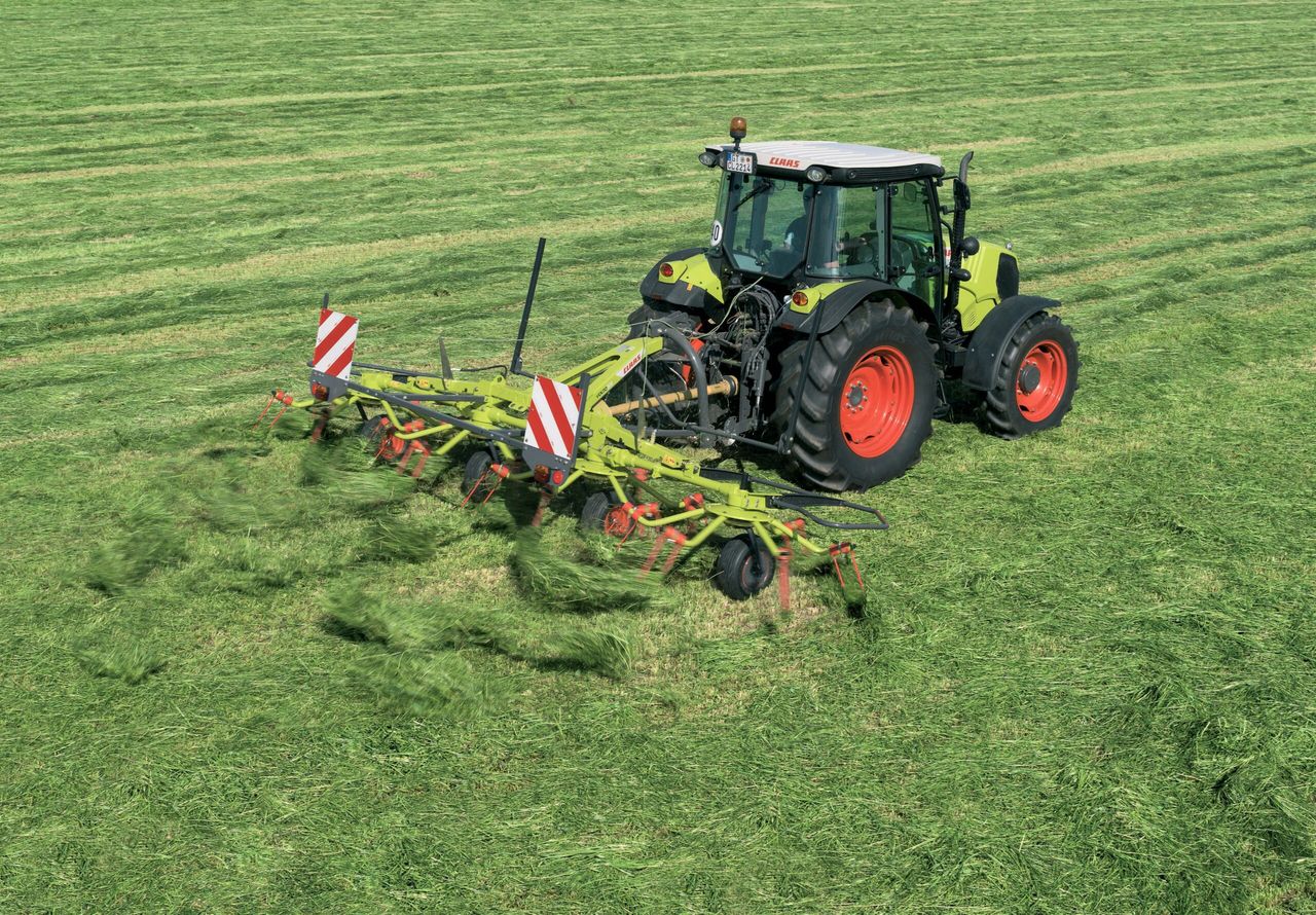Claas adds smaller tedders and rakes to its line-up