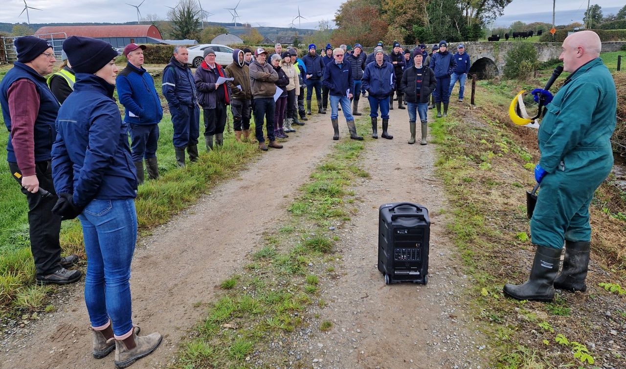 Noel McCarthy of INVAS Biosecurity (right) and Roisin McManus of Teagasc (left) address the group on the dangers posed by giant hogweed