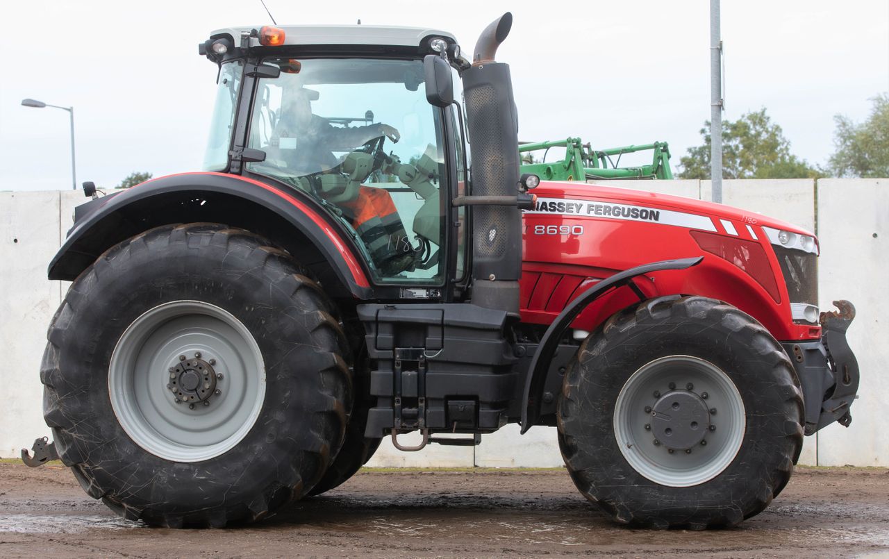 Auction report: MF muscle up for grabs at October sale