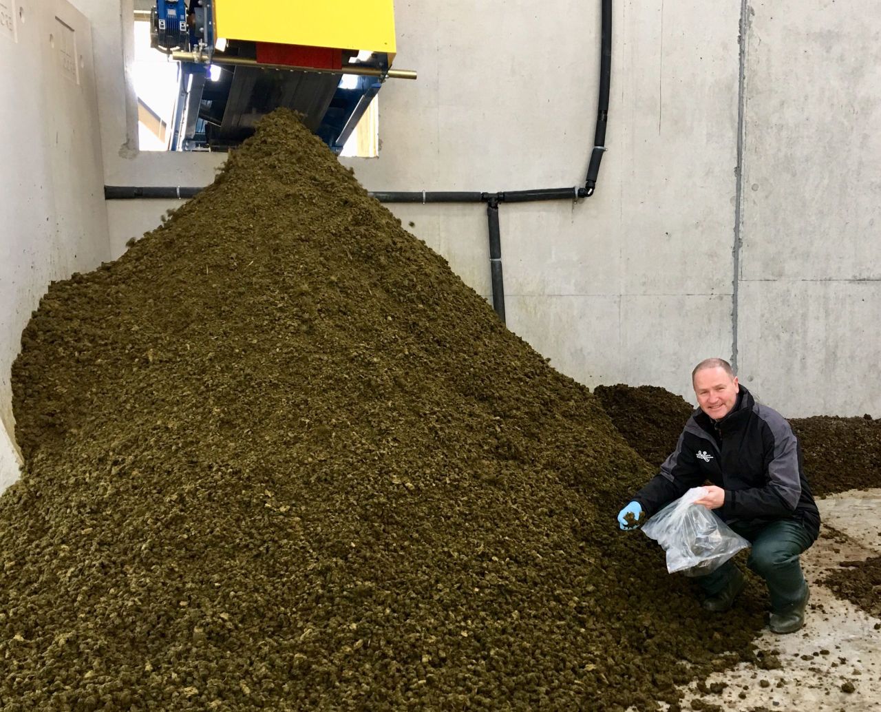 Mechanically extracting phosphorous from animal slurries