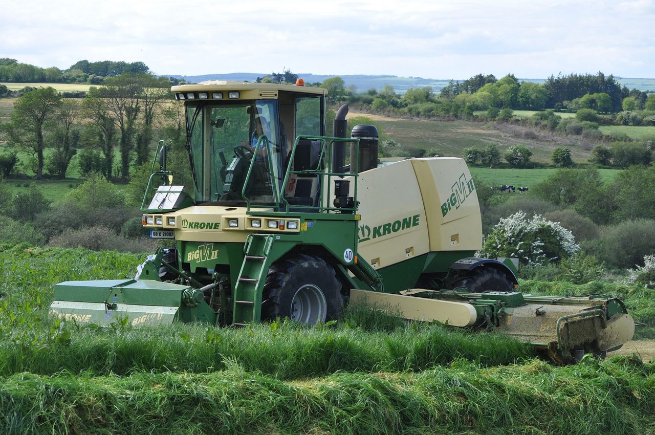 Contractors face labour shortages ahead of silage harvest - FCI