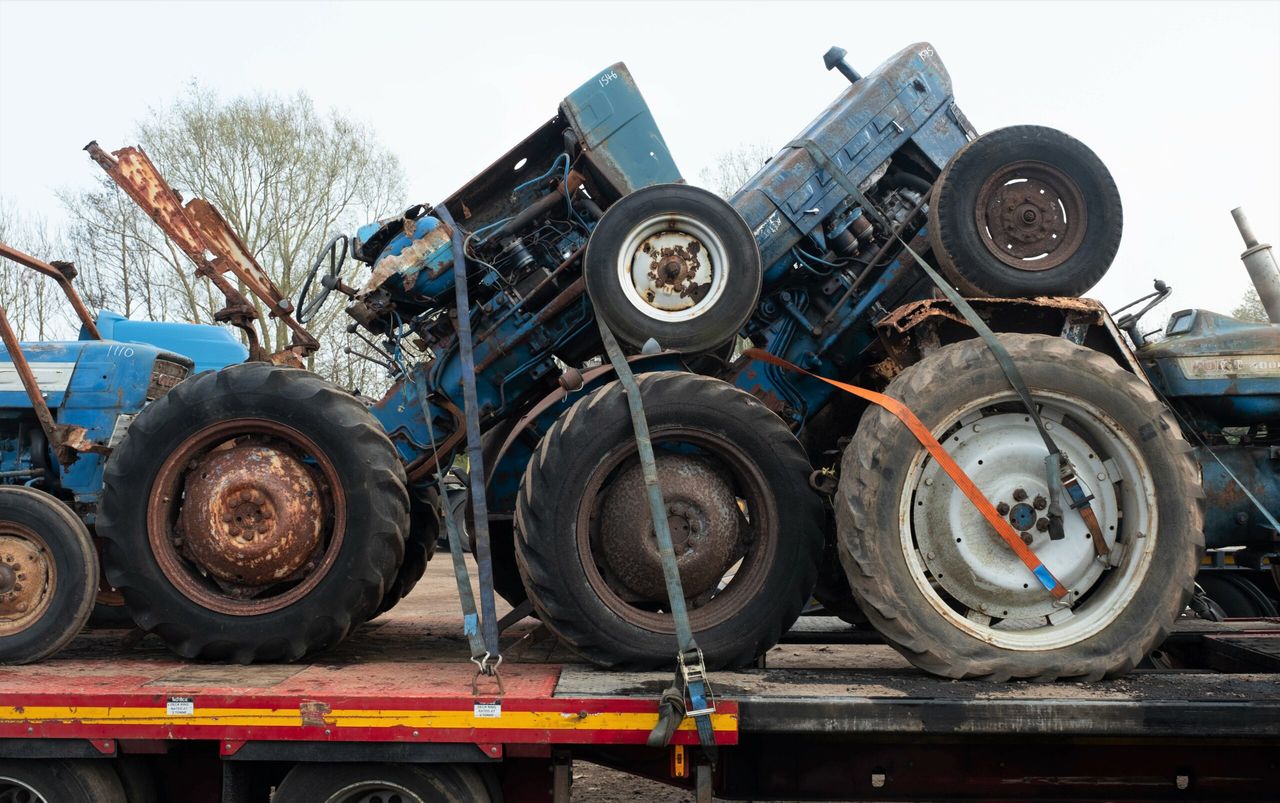 Auction report: A case of the 'blues' at April's big tractor sale?