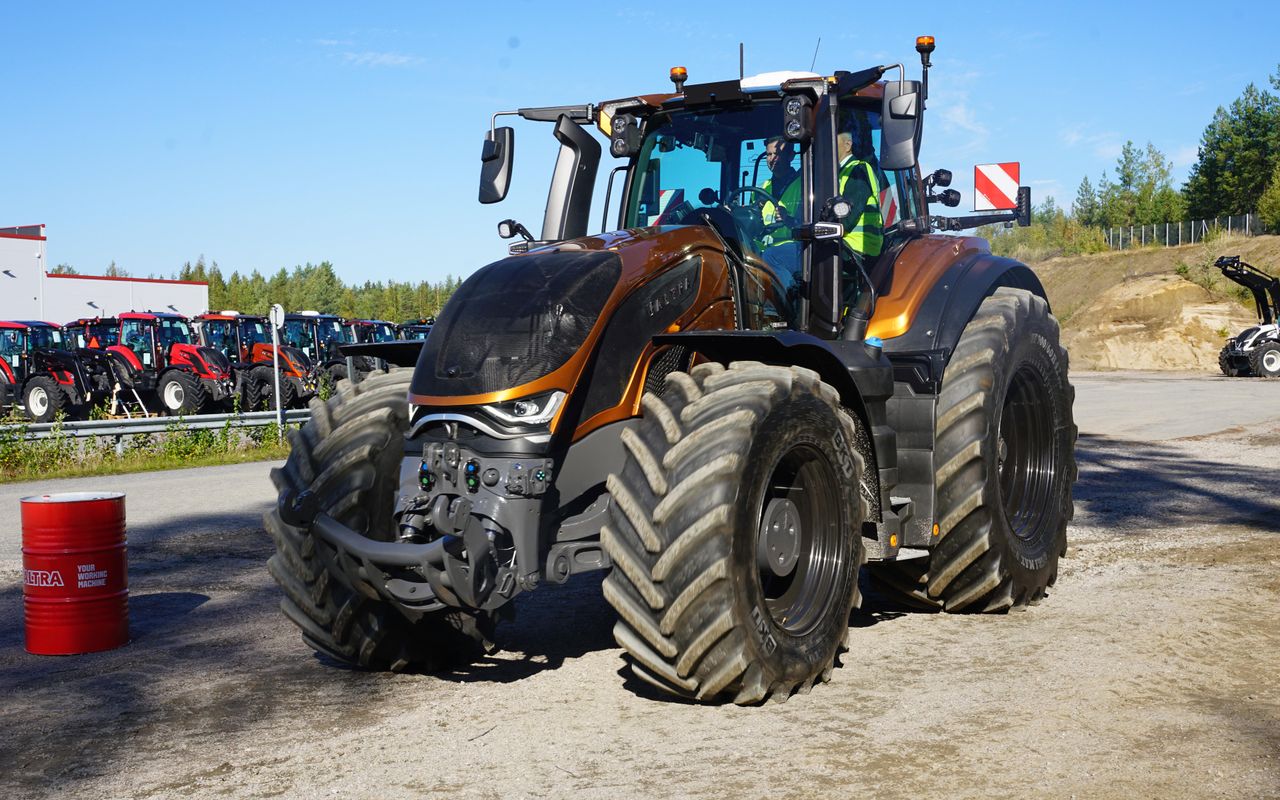 Valtra celebrates major expansion of Suolahti plant