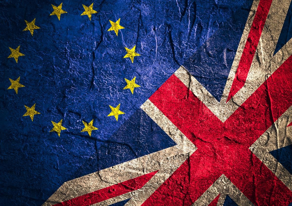 Final Brexit opinion poll puts Remain side in the lead
