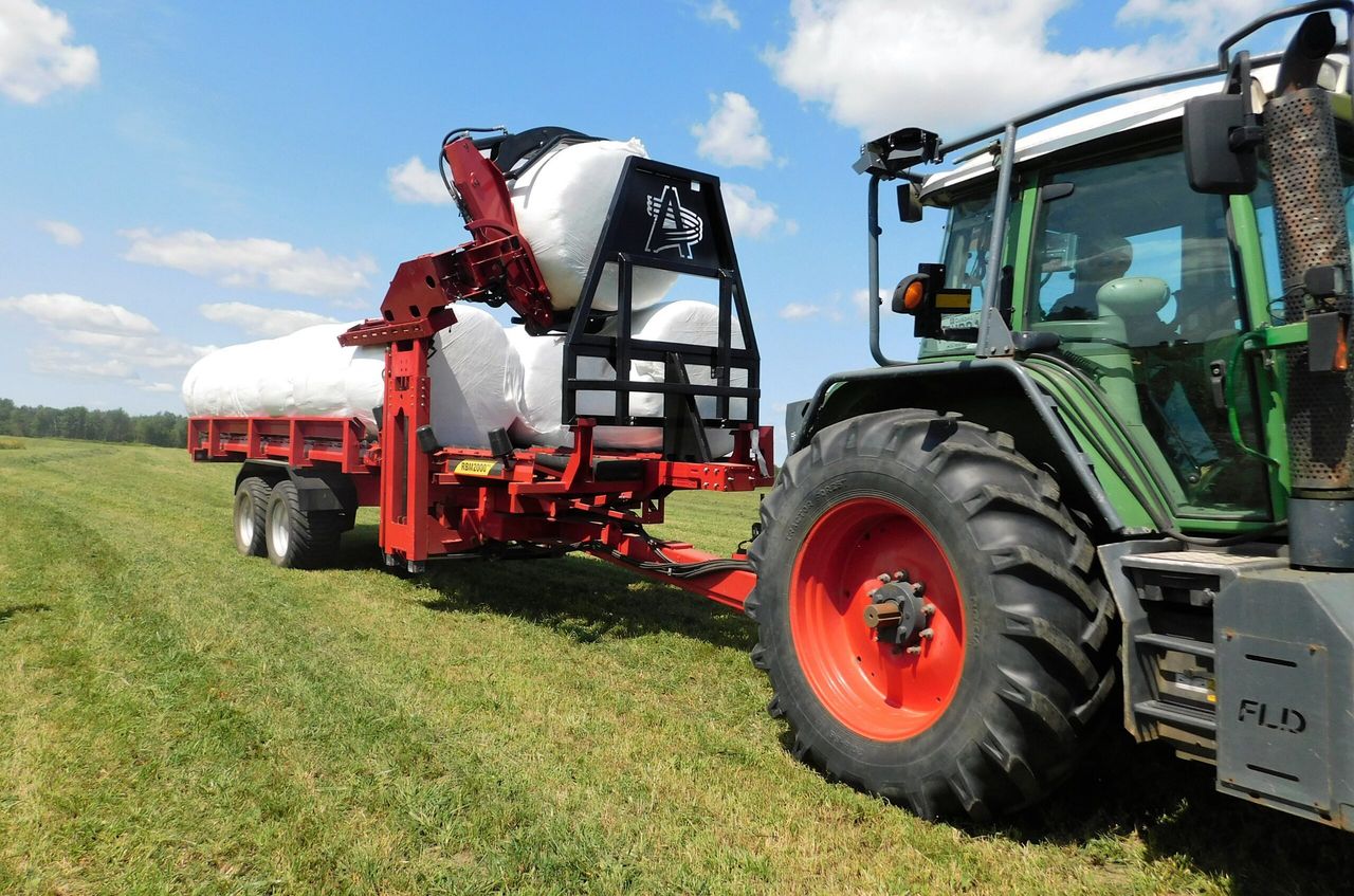 Video: Is this the best way to load and carry wrapped bales?