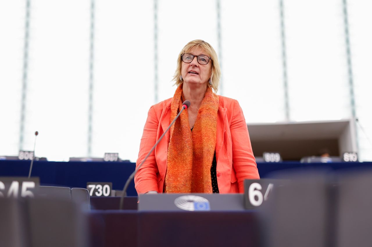 Withdrawal of EU pesticide law is 'act of insanity' - MEP