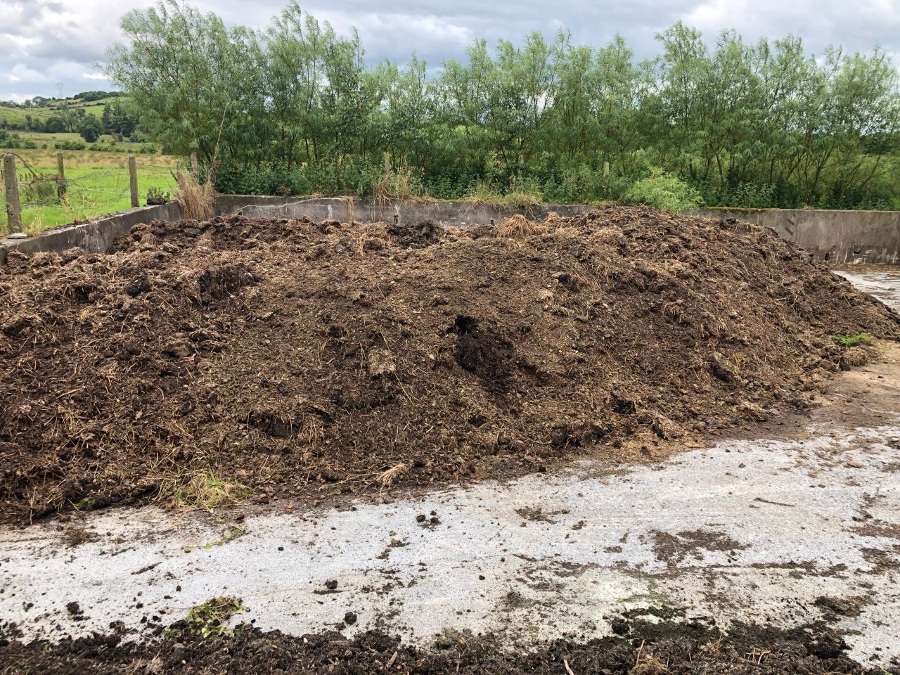 Farmyard manure allowed to be kept on farm over closed period