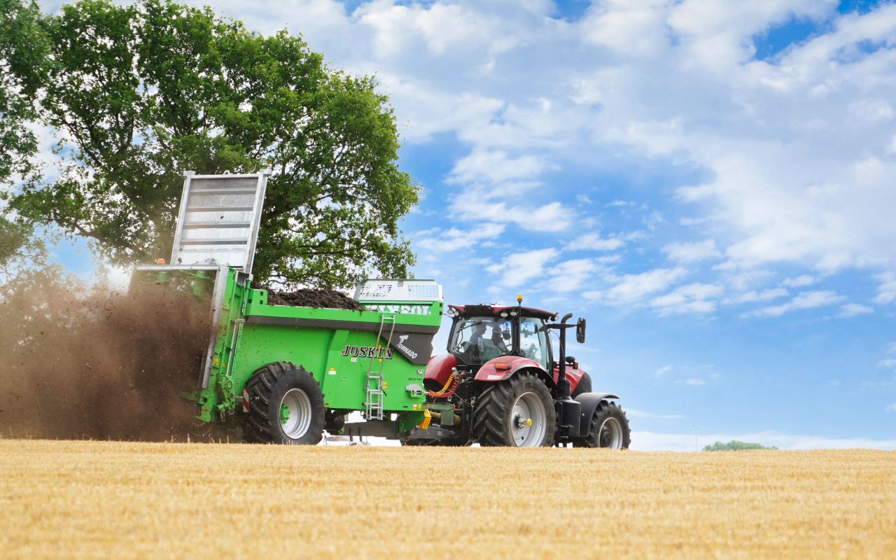 Narrow body and wider tyres for latest Joskin spreader