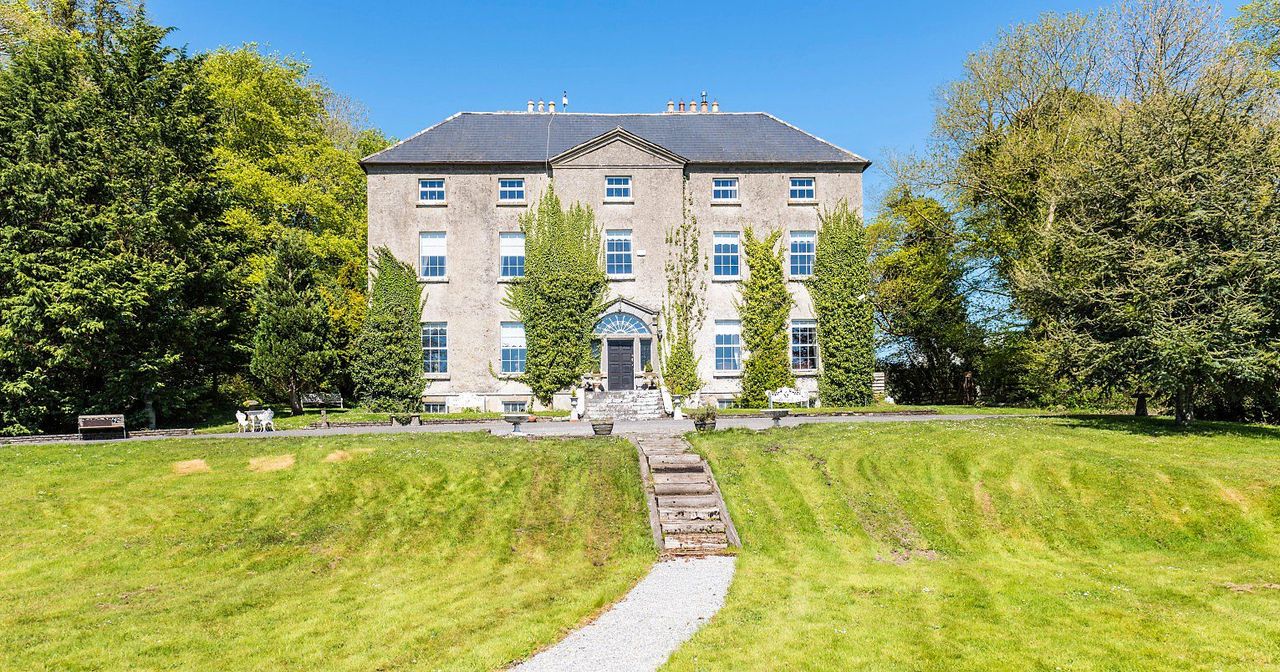 10ac of land and a 'wonderful 10-bedroom country house' in Co. Tipperary