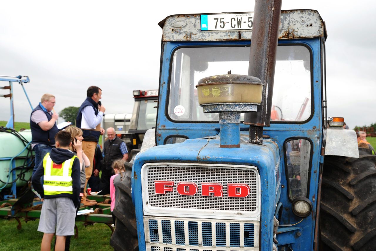 1975 Ford 7000 fetches over €10,000 at Co. Carlow auction