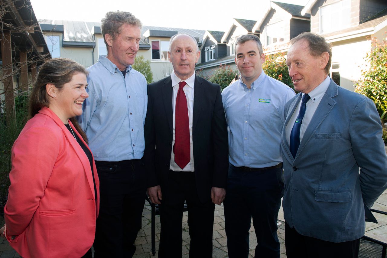 L-R: Eimear Kennedy, Teagasc Moorepark; Keith Davis, Lydney Park farm manager; Donal Mullane, Teagasc regional manager Tipperary; Patrick Gowing, Teagasc Moorepark; and Brian Hilliard, Teagasc Dungarvan. Image source: O’Gorman Photography