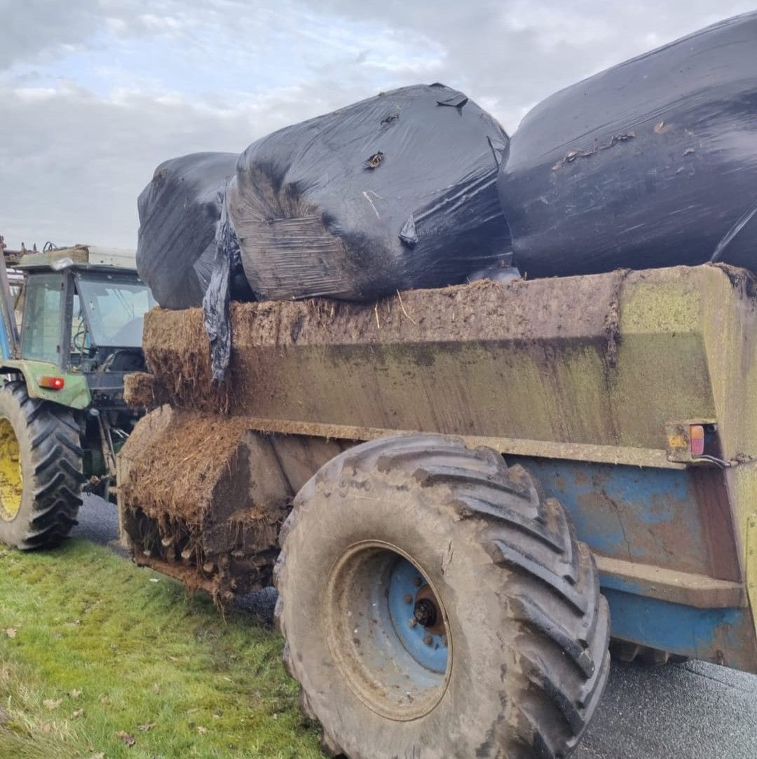 Gardaí stop tractor carrying overloaded bales in dung spreader