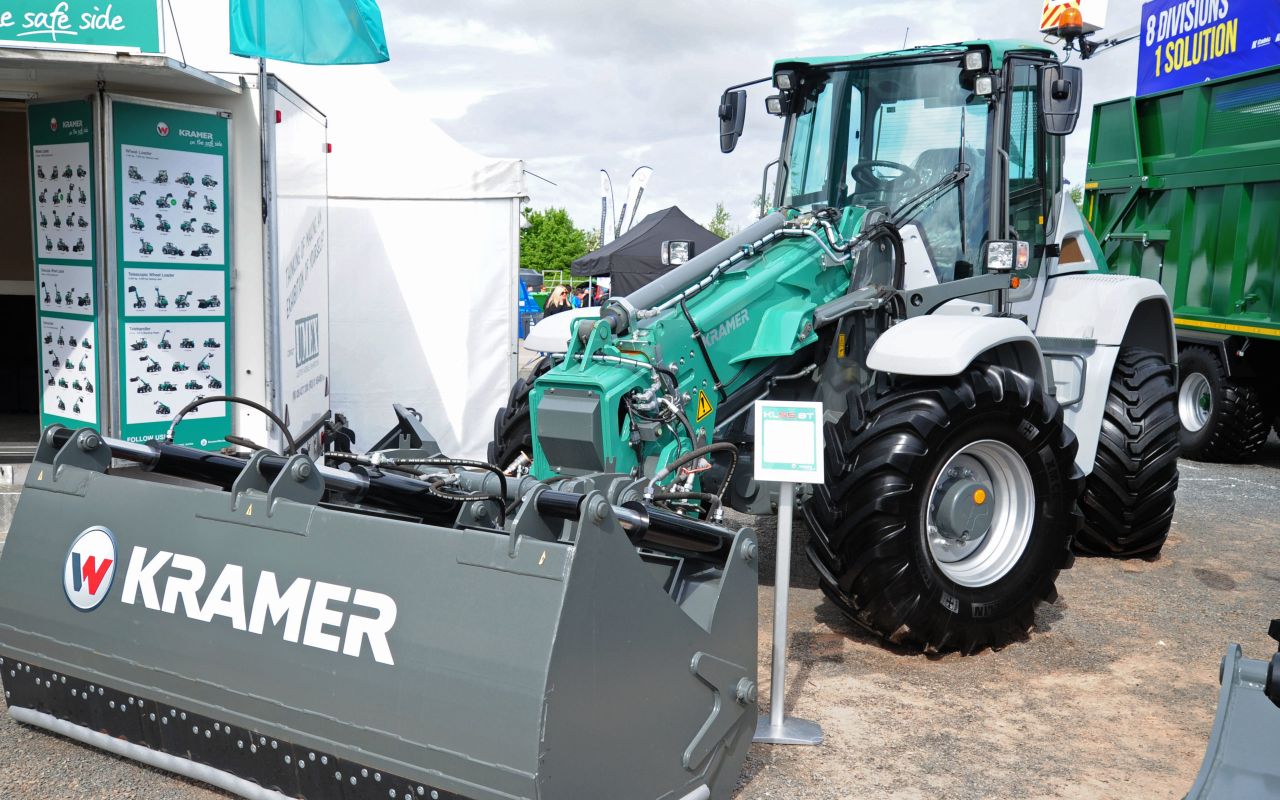 Kramer eliminates attachment woes for hydraulic hoses