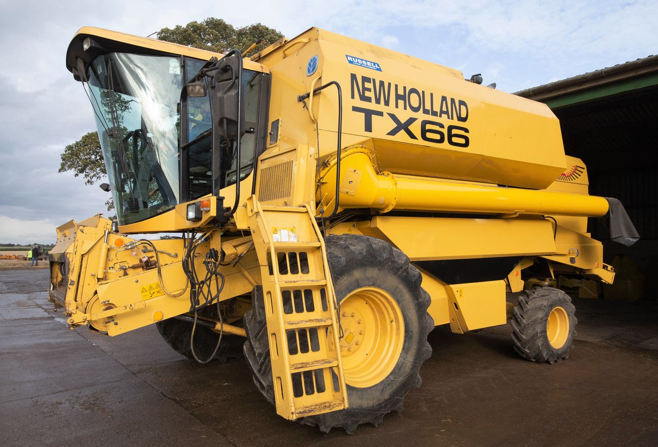 Auction report: Tidy-looking combine and trio of tractors go 'under the hammer'