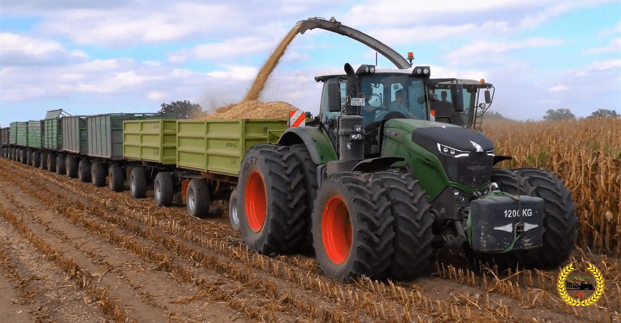 40 wheels on the wagon and the Fendt's still pulling along