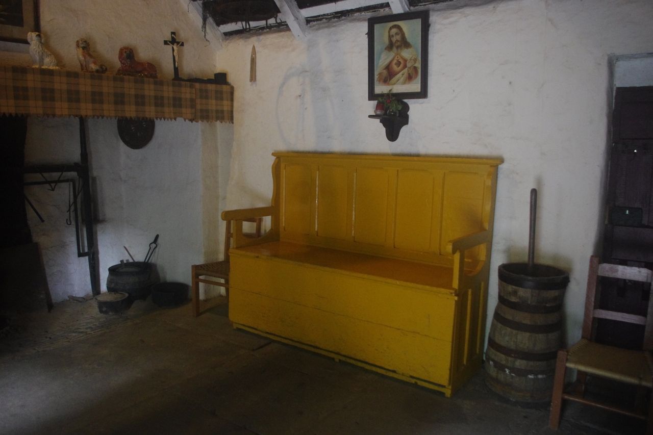 New book on Irish country furniture published