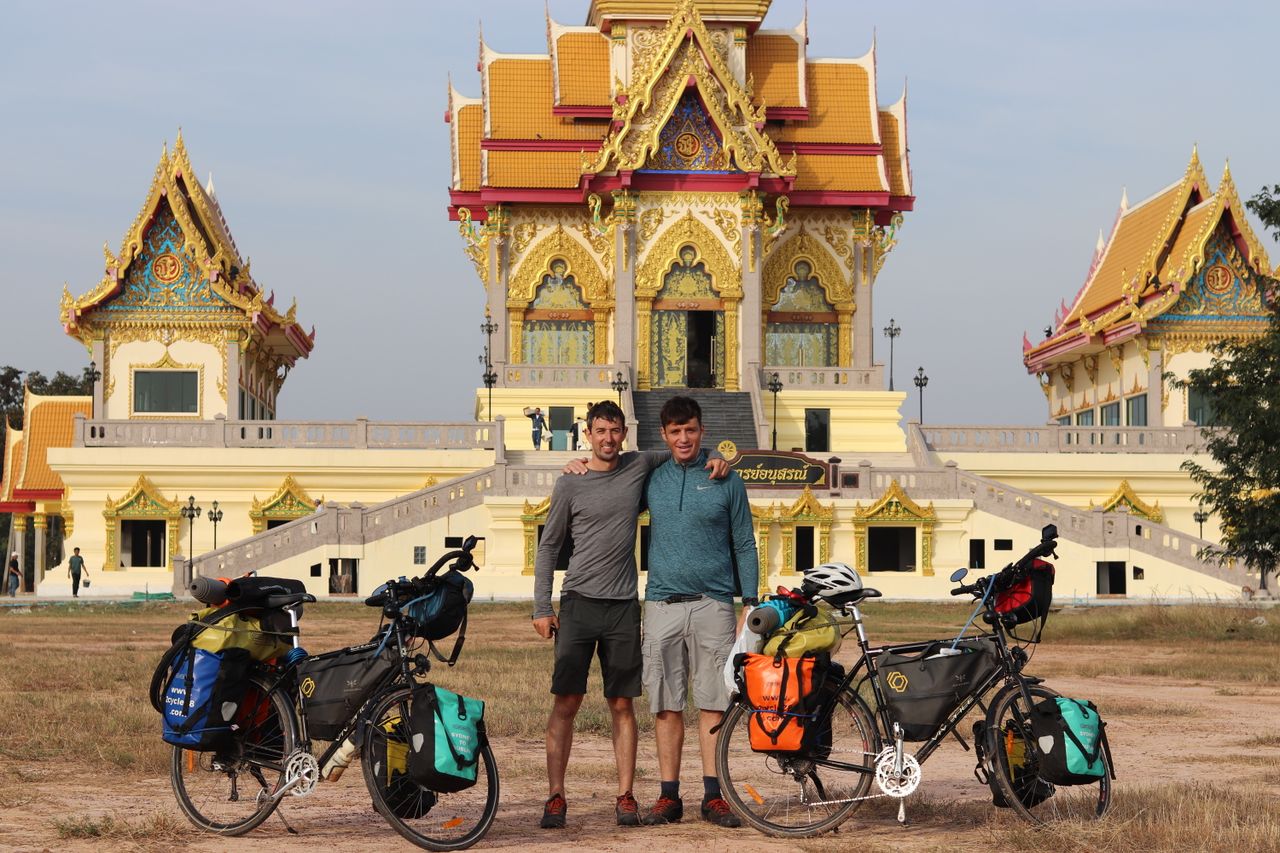 Farmer and friend suspend Sydney to Dublin fundraising cycle