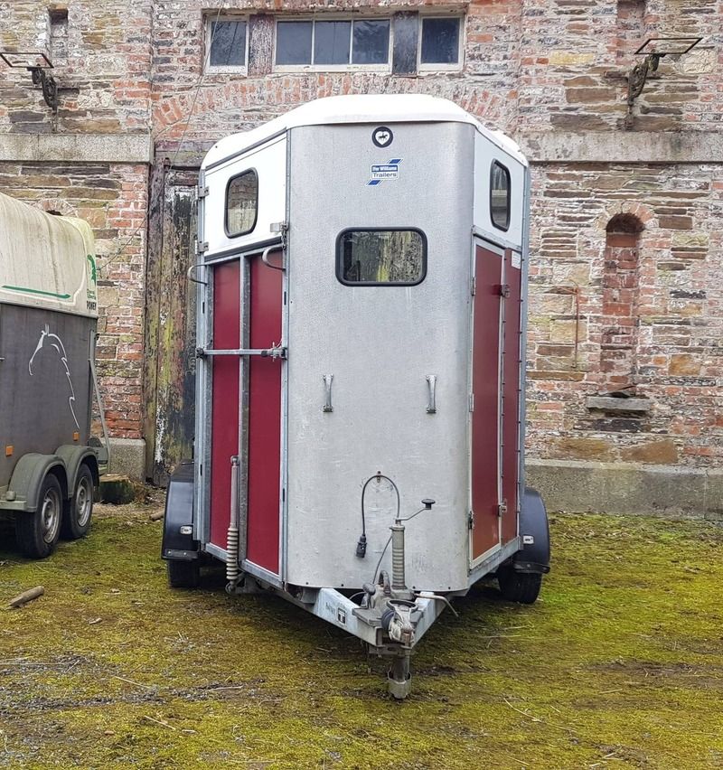 Gardaí investigating theft of horse box in Wexford