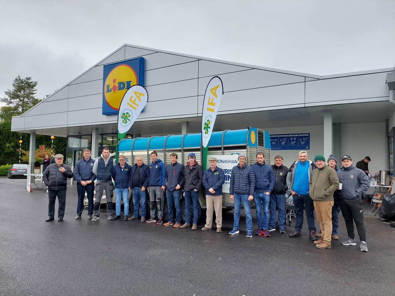 Cavan protesters continue to block deliveries to Lidl and Aldi