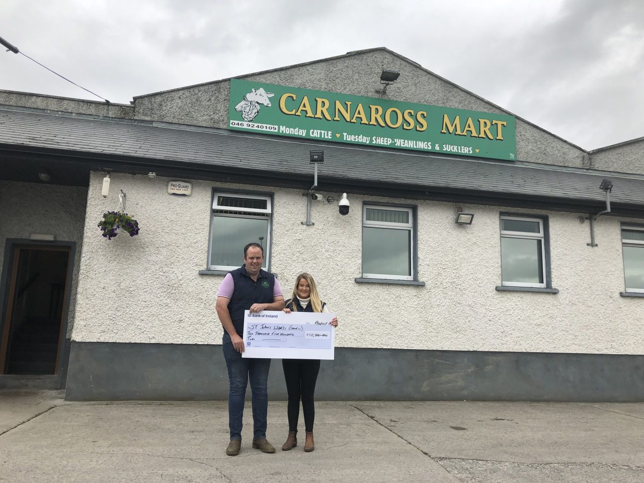 Carnaross Mart donates €10,500 to Crumlin hospital