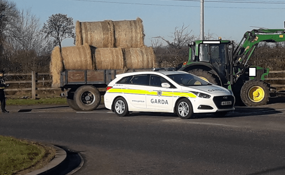 'Lights out' for tractor and trailer with unsecure bales