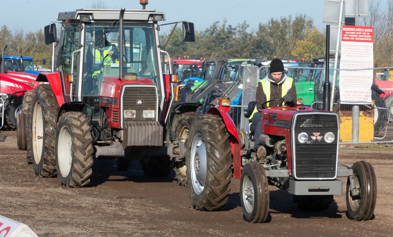 Auction report: Fit to see ‘red’ at this monster tractor sale?