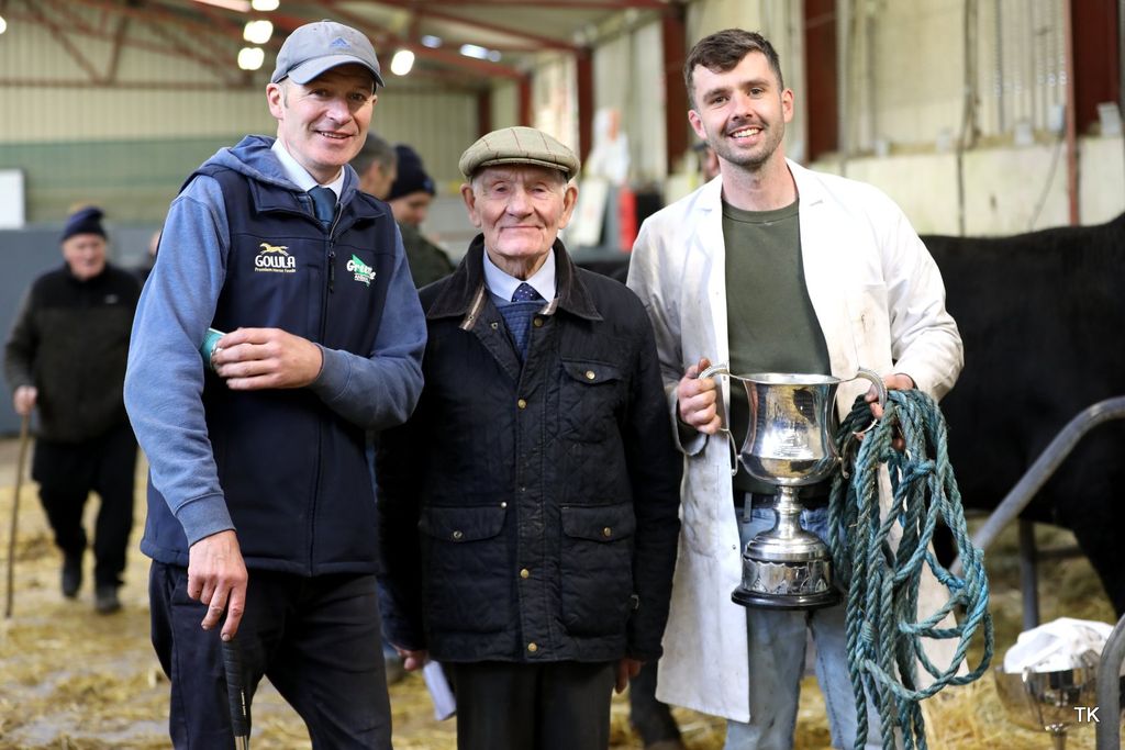 L-R: Finbar Cahill and Packie Cahill of the Shankill Angus Herd pictured with Niall Conaty from Co. Cavan. Source: Tricia Kennedy