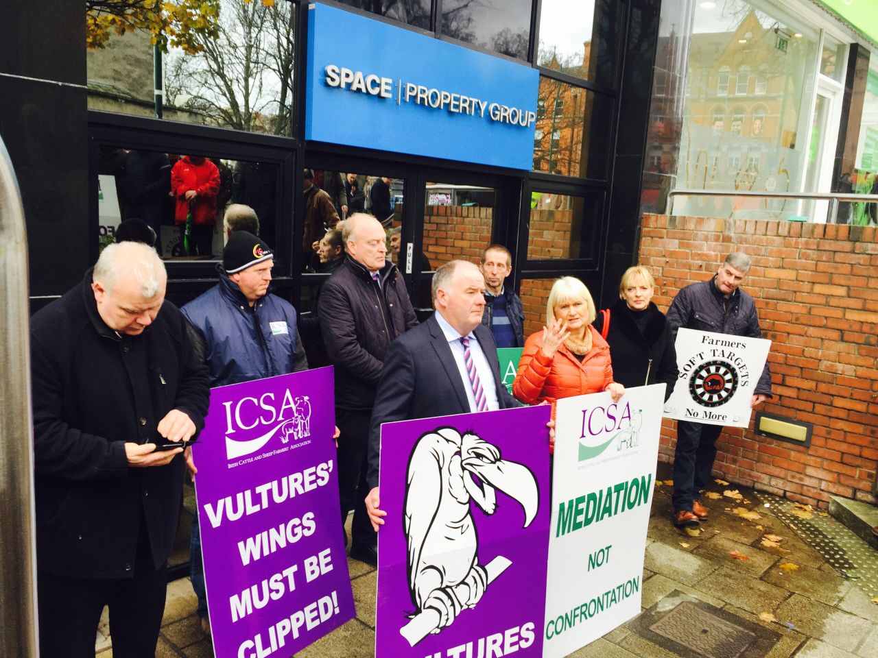 Farmer protest calls for 'unity against vulture funds' in Dublin