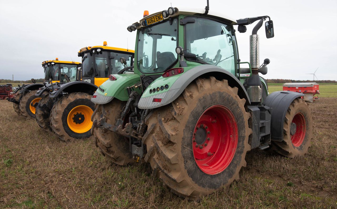 Auction report: Big-name brands 'under the hammer' at on-farm sale