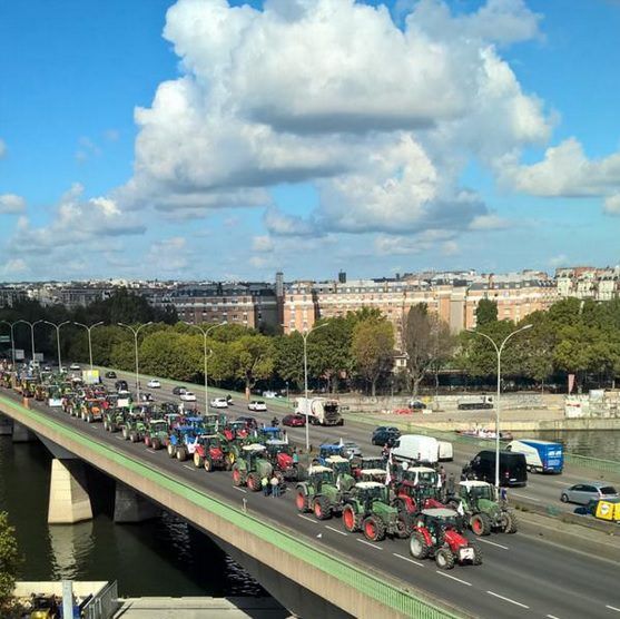 Pics: Thousands of French farmers protest in Paris