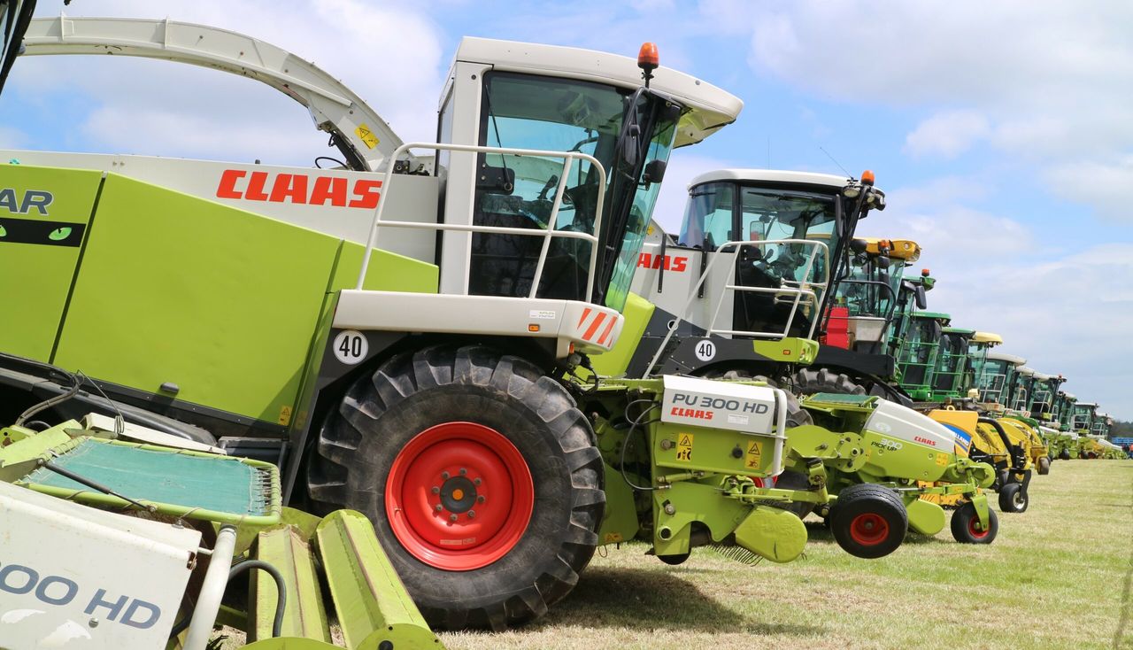 Video: Watch 104 silage harvesters in action - in one field